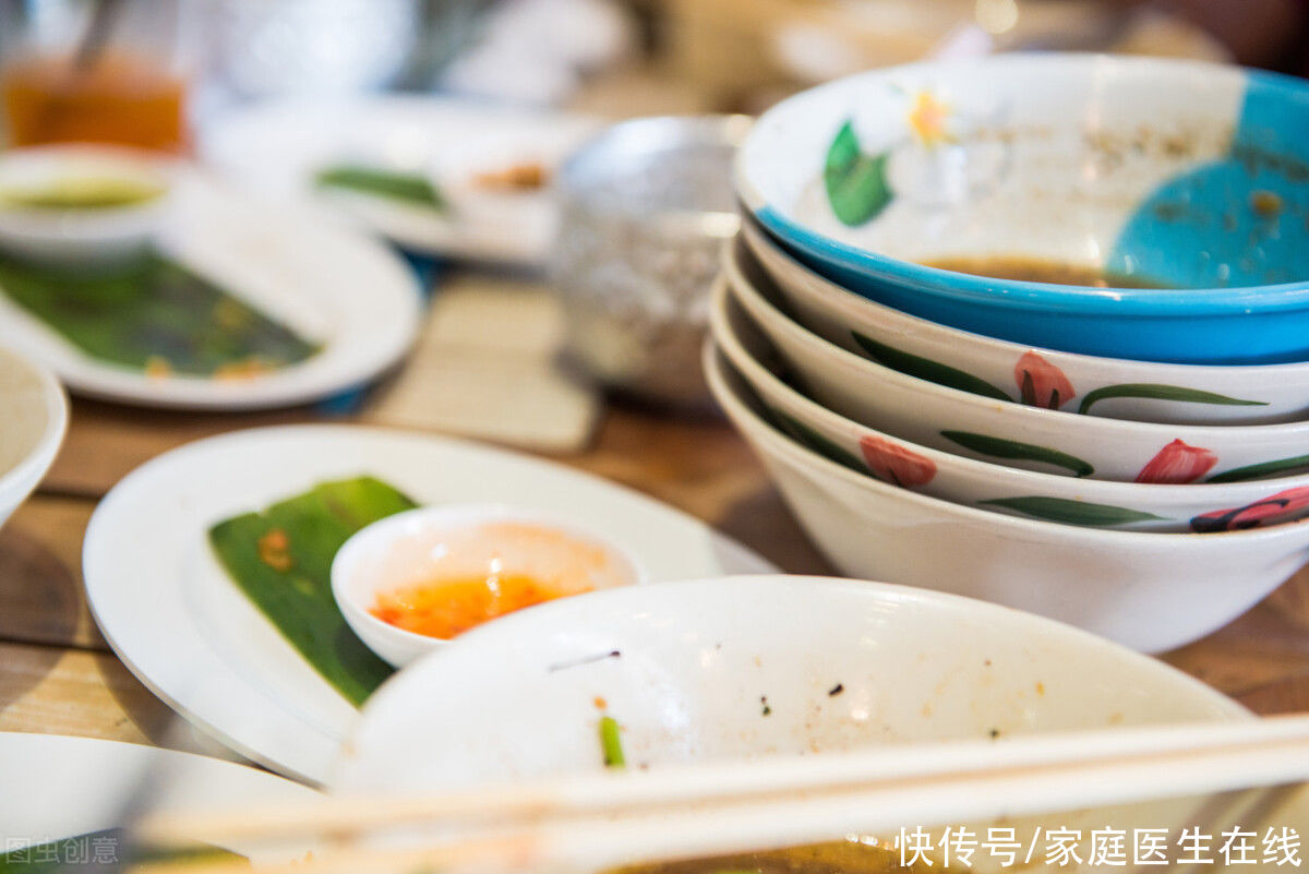 血糖控制|一顿饱餐后躺着？坐着？散步？看了之后不用再纠结