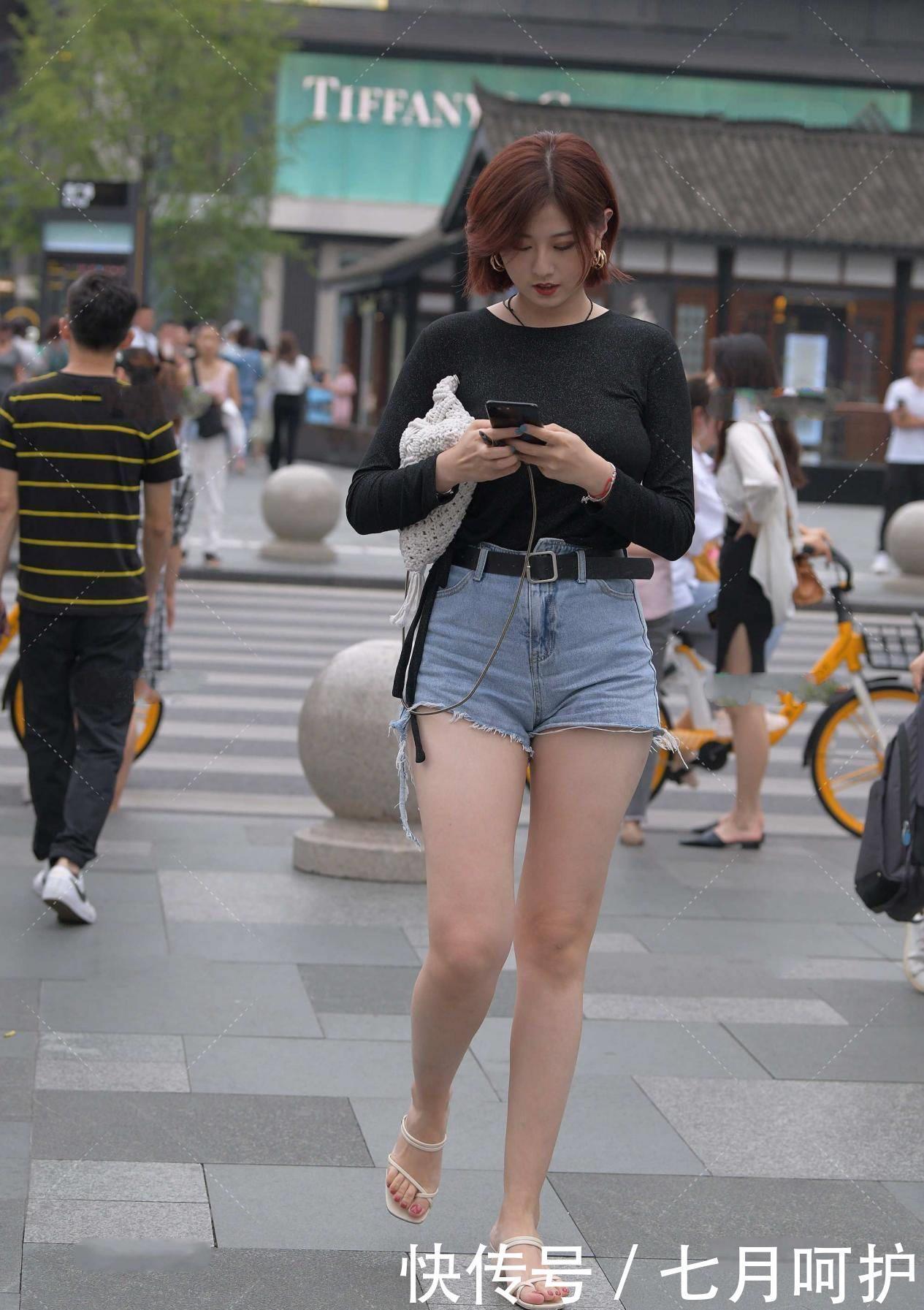 休闲|休闲的牛仔短裤，怎么搭怎么好看，真是闭眼入的款式