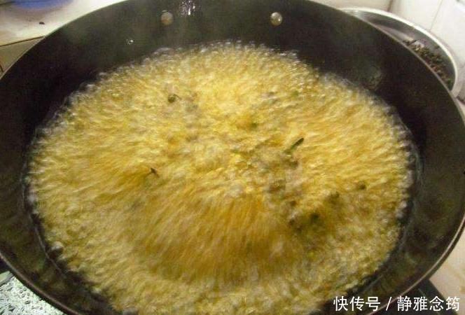 炸花椒油时,直接下锅炸就错了!多做1步,花椒油才够香、麻味足