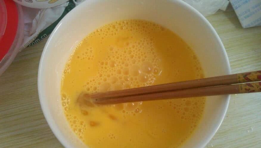 保鲜膜|蒸“鸡蛋羹”时可别直接蒸，少做了这两步，不但有气孔还不嫩滑！