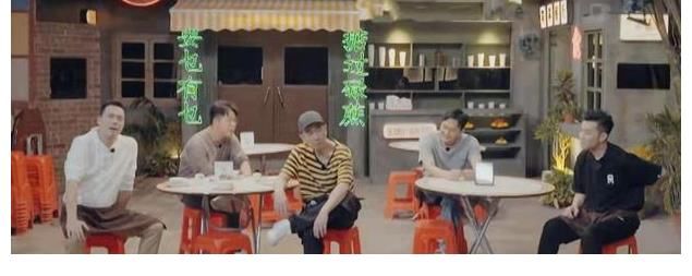 大型双标现场!5个大爷洗脚撑起一档综艺,观众还说太好看