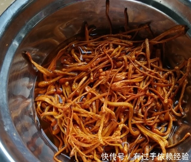 鲜香炖土鸡,满屋子香气,记忆中柴火鸡的味道