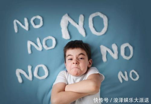 善意|2岁半孩子公交上拉臭臭遭指责,奶奶的做法,让周围人称赞