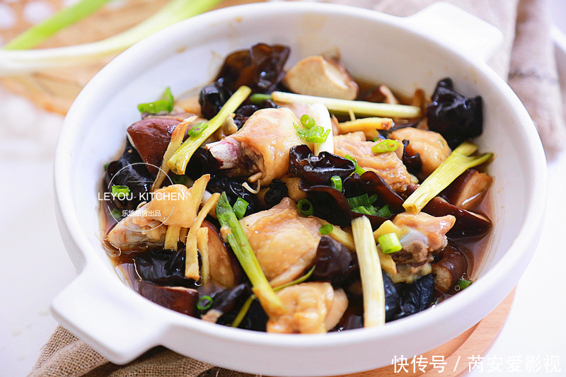 香菇|鸡肉和它们一起蒸,又鲜又嫩,不用闻油烟,简单好做,很适合夏天