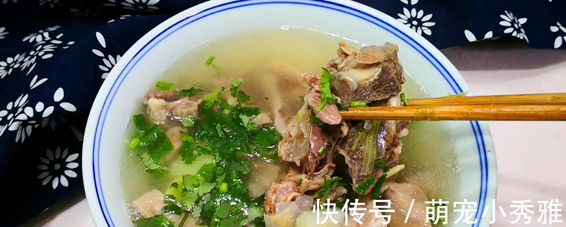 炖羊肉时，记住“一不要二不放”，羊肉不腥不膻也不柴，羊汤鲜美