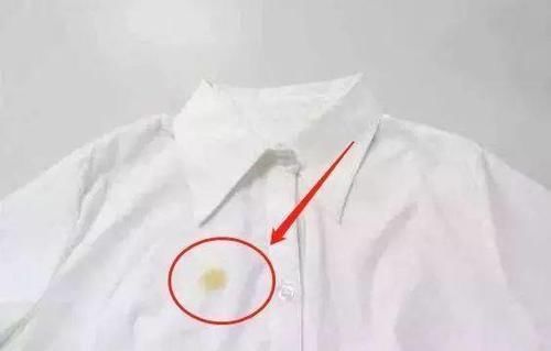 牙膏|衣服沾了“油渍”不好洗？不用着急，用点“牙膏”就能解决问题！