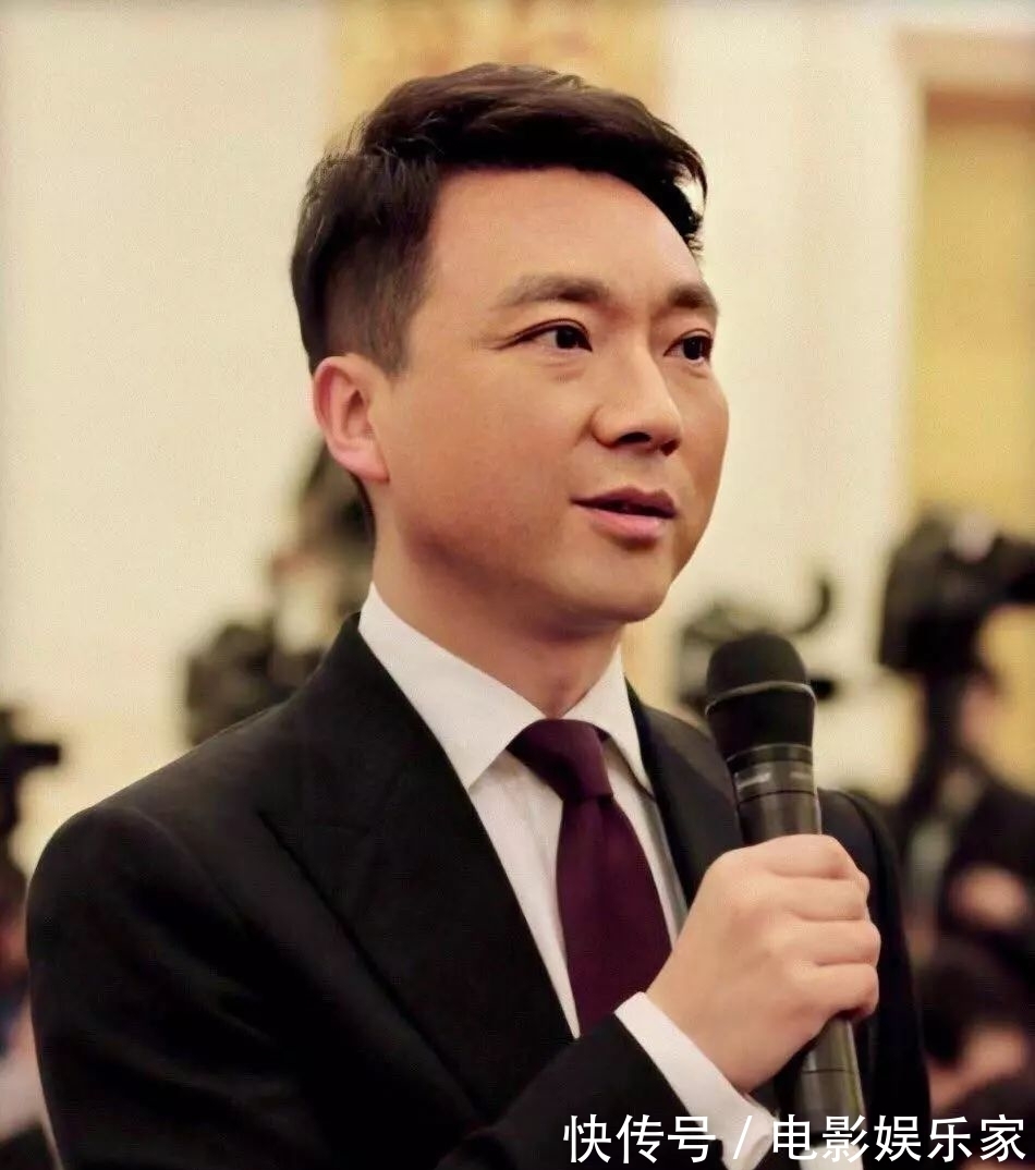 硬笔书法@“国脸”康辉的硬笔书法不是闹着玩的,果敢沉稳,字如其人,耐看