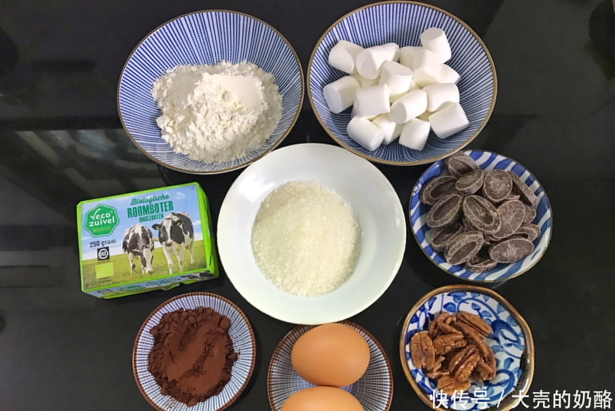 做法最简单的蛋糕，不用打发，拌一拌就能烤，醇香味浓，一次成功