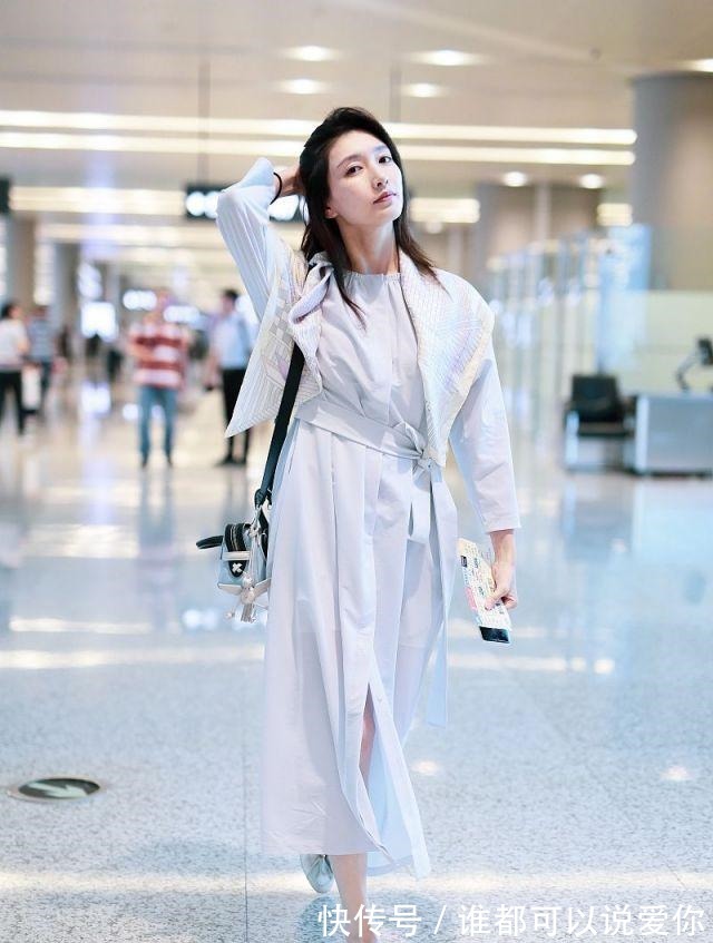 穿搭 如获至宝的高级“丝巾穿搭”方法，从扎法到搭配全都有，建议收藏！
