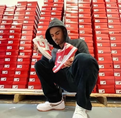 发售价 把RO和芝加哥“抄”成一双鞋的行业里,Drake也是消费者