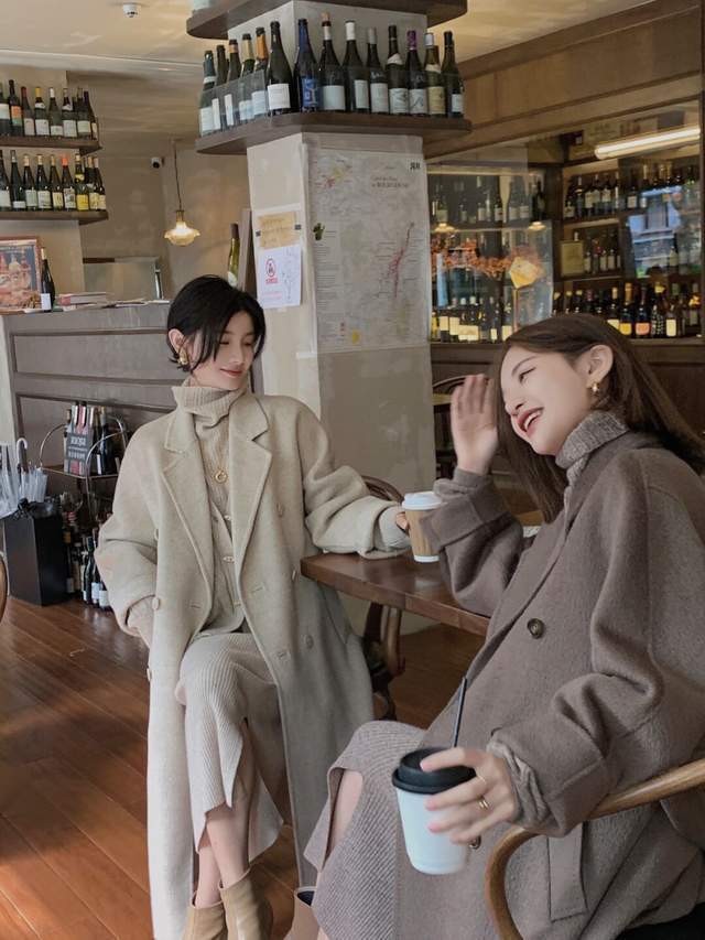 小姐姐 秋冬有哪些高级穿搭?还是大衣搭配半身裙或长裤够拉风,又飒又美