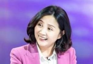 孟非|陪伴《非诚勿扰》6年,离开时让孟非挥泪的黄菡,今过的怎样