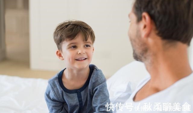 接种疫苗|萌娃打疫苗时“认错爹”,还不断“求抱抱”,求亲爹阴影面积