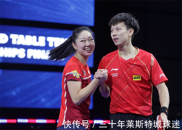 东哥|韩国美女师姐妹追星樊振东!华裔美女眼里放光,抢着找小胖配混双