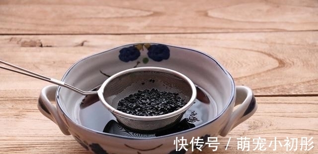 黑豆豆浆|50岁姑姑:坚持每天这样吃点黑豆,越吃越精神,简单一做好香啊