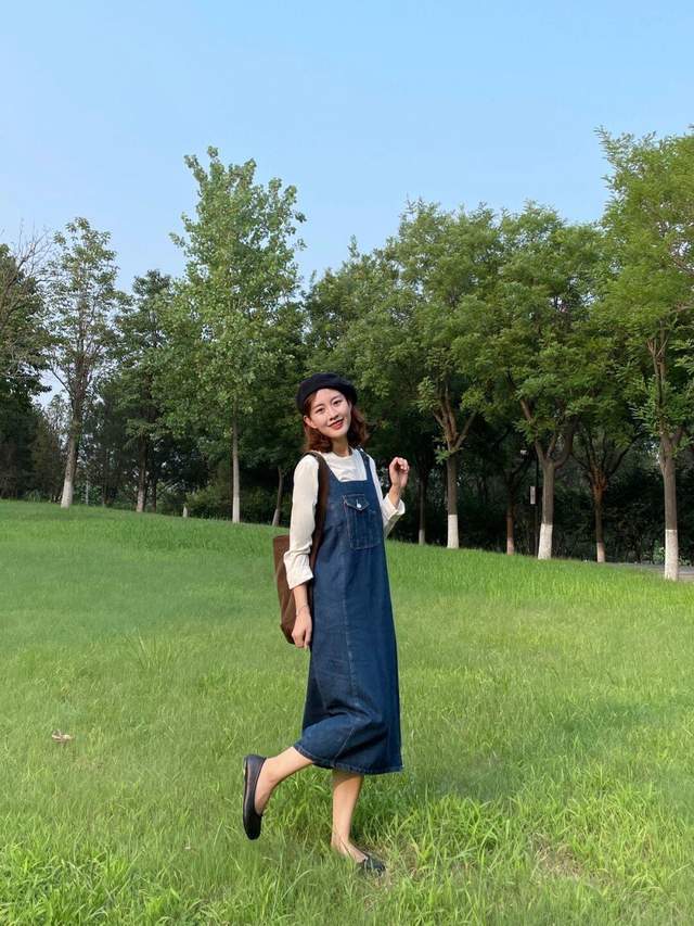 百褶裙|秋游怎么穿才高级?西装外套搭配百褶裙又飒又美,关键特别显气质