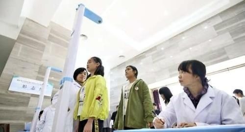 身高|孩子上初中,若出现这3个特征,身高可能已经“固定”,不长个了