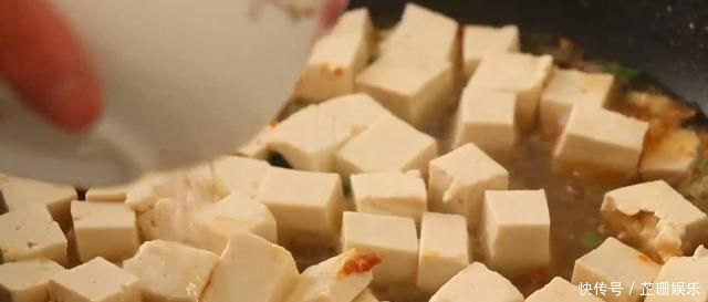 豆腐自从学会这个做法，家人三天两头点名吃，鲜嫩入味，比肉都香