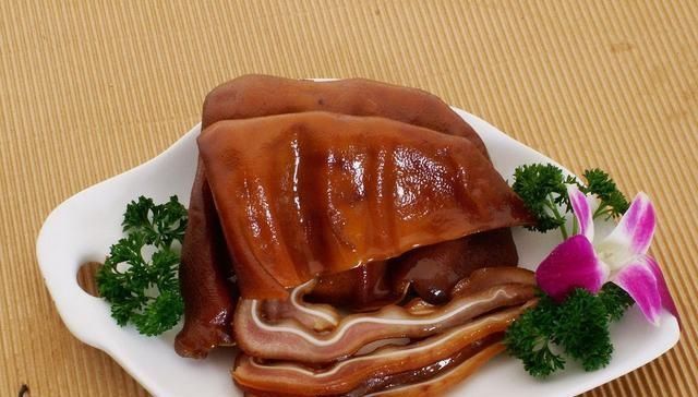 做法|猪耳朵这样做,吃着很香很过瘾,美味下饭还解馋,全家人抢着吃