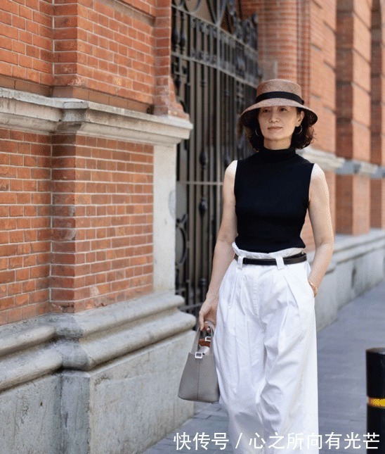 穿搭 人到中年要远离“大妈式”穿搭,学这位妈妈的减龄搭,很洋气