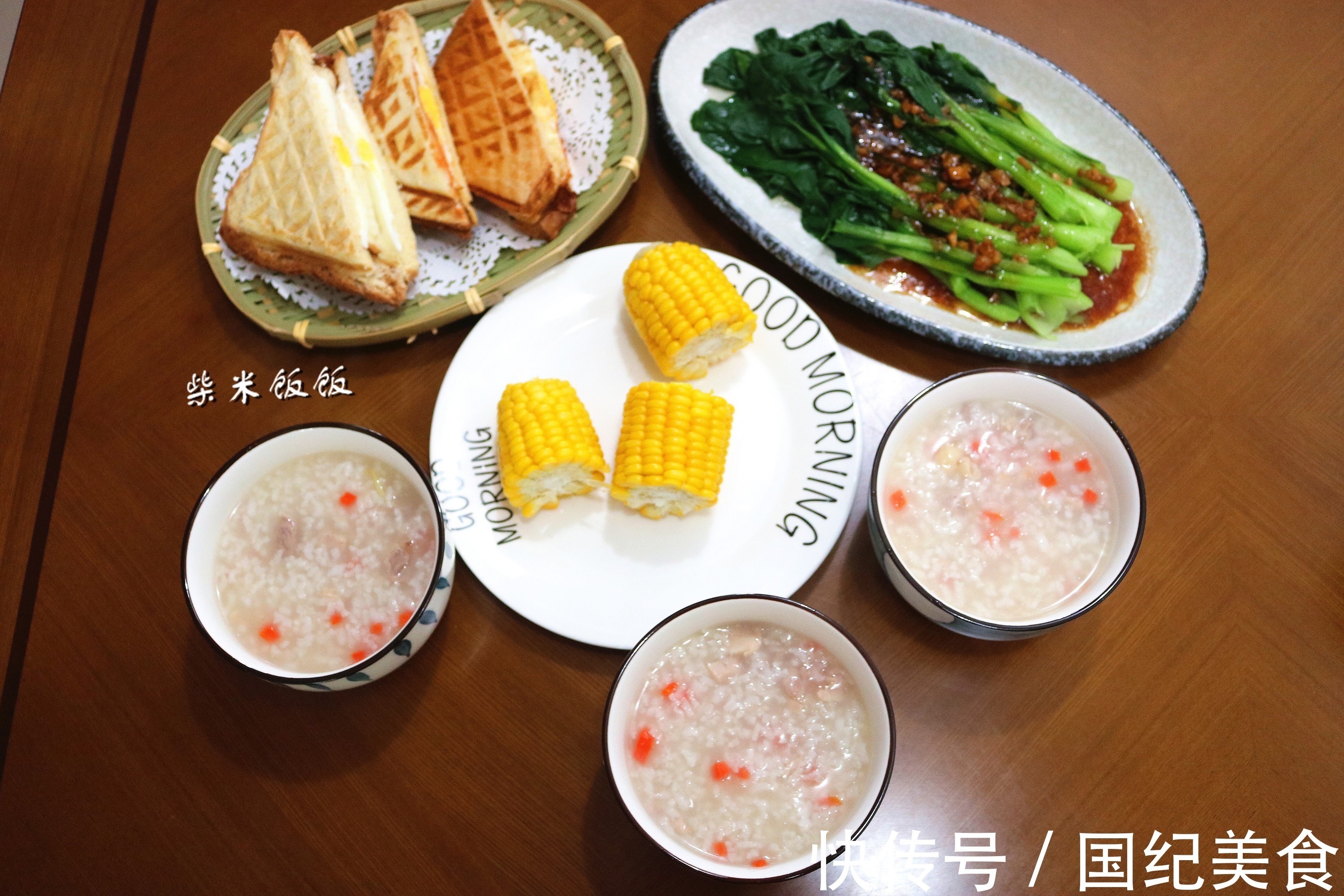 早上7点起床,7点20吃早餐,朋友说:早餐真丰富,营养好吃