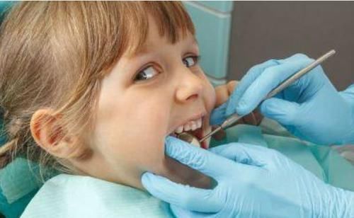 龋齿|宝宝去幼儿园被说“口臭”,医生从嘴里取出这个,很多孩子都有