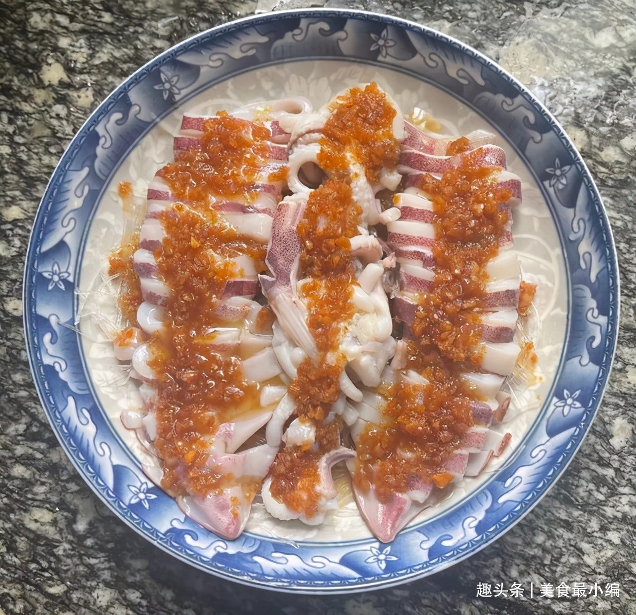 一切皆可蒜蓉，教你蒜蓉粉丝蒸鱿鱼，在家也能做出大酒楼的水准