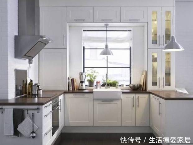 厨房油污又黏又厚?别用洗洁精,教你3招,老油灶也能闪闪发光!