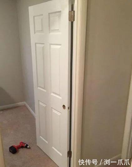 |搞笑GIF：对面的三个小哥哥，你惹起别人的羡慕嫉妒恨了！