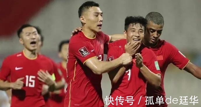 馬德興|凌晨2點!資深記者再現爭議報道國足李鐵遭質疑,球迷罵聲一片