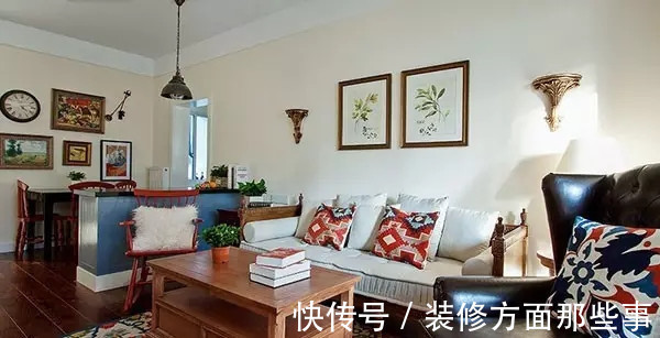 韵致|120平美式三居室墙面挂着中国画,阳光照到墙上,别有一番韵致