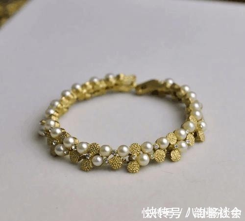 图案 项链从来都是女人的焦点,它的价值从没消失过,有与众不同的光芒