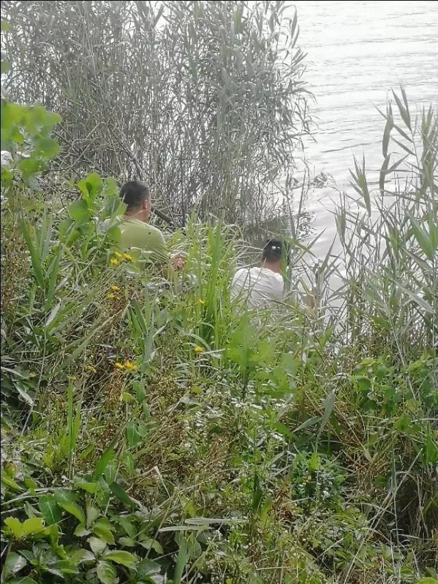 大爷用蚯蚓钓鱼二十年的配方,每次都收获满满,原来秘密在这