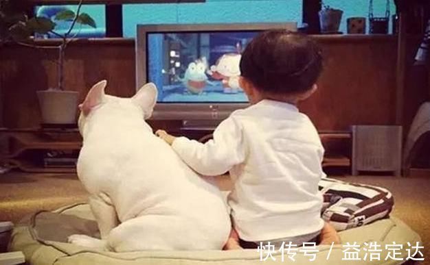 放学|宝妈炫耀儿子从小不玩手机,等孩子放学后,被现实打脸