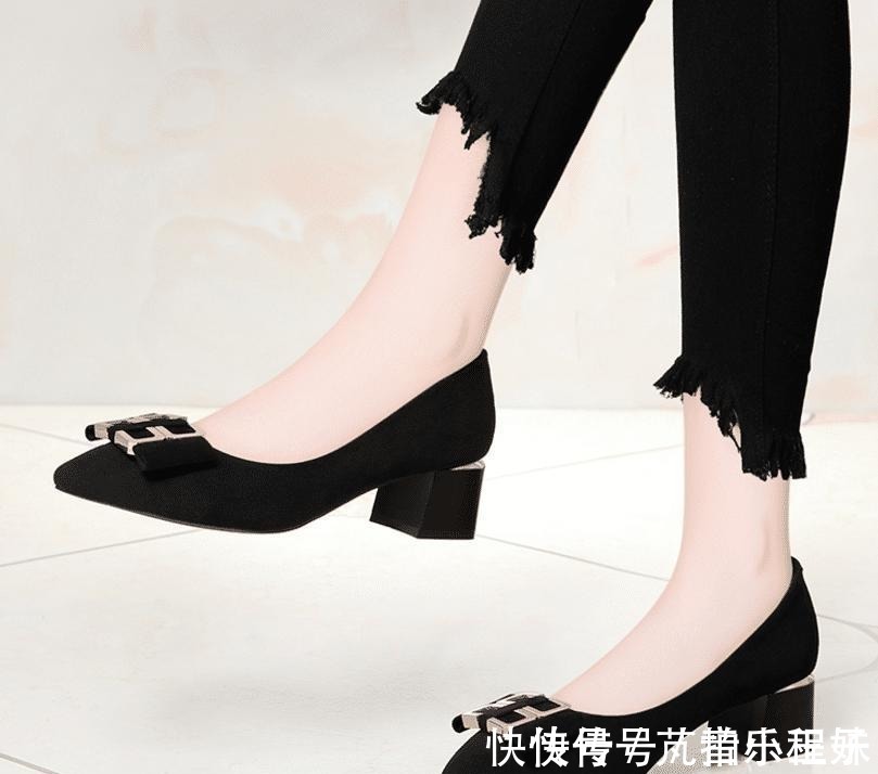 帆布鞋 中国又出一女鞋叫妈妈鞋,时髦不累脚,走路轻巧显年轻