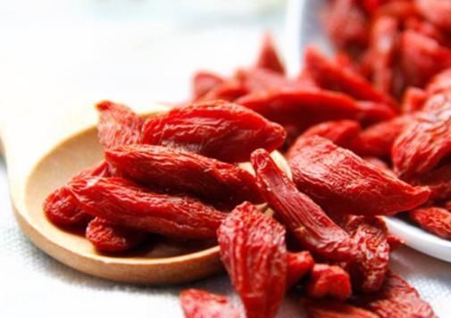 枸杞泡水|真没想到,枸杞竟有1害处,多数人进了医院才知道!