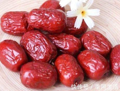 香菇|炖鸡汤,直接下锅炖是不对的,难怪口感差,大厨教你正确做法