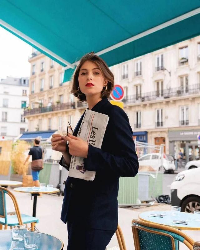 今年流行这4款短发，时髦不挑人，脸还小一倍！