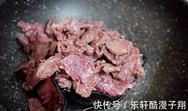 杏鲍菇炒牛肉|牛肉不要再煎着吃啦,牛肉和它一起炒,清脆爽滑、醇厚多汁