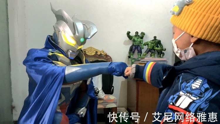 奥特曼|5岁重病男孩想见奥特曼,赛罗亲自登门拜访,网友说要相信光!