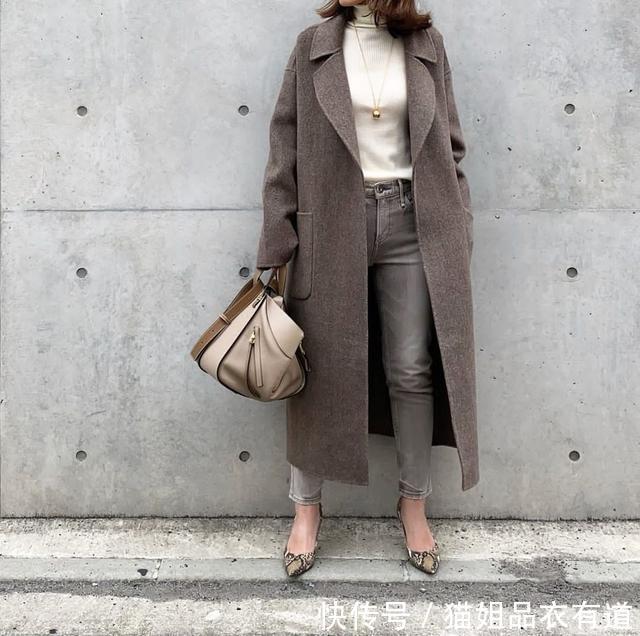 大衣配针织衫虽然经典,但前提是选对裤装,这3种日本博主抢着穿