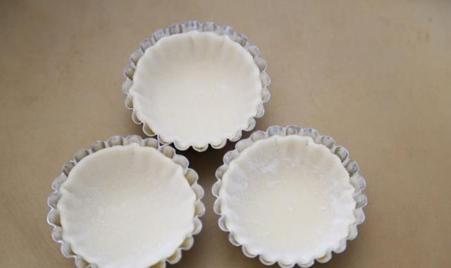 1袋牛奶,2个鸡蛋,9张饺子皮,简单一做,个个香甜酥脆有嚼劲