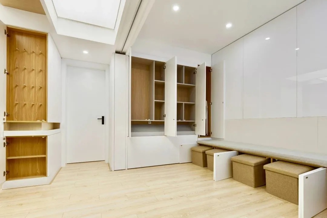 电动床|60㎡简约风小户型,客厅藏张床打开秒变3居室,太机智了!