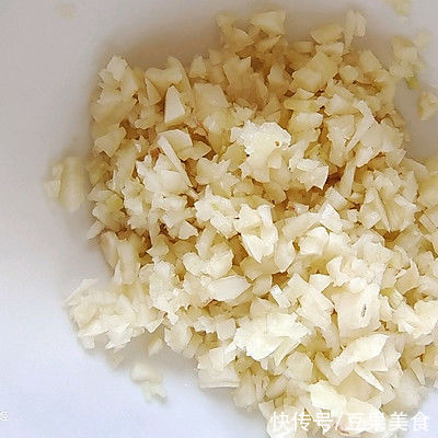 想要吃得健康，还是得吃法式蒜香小餐包