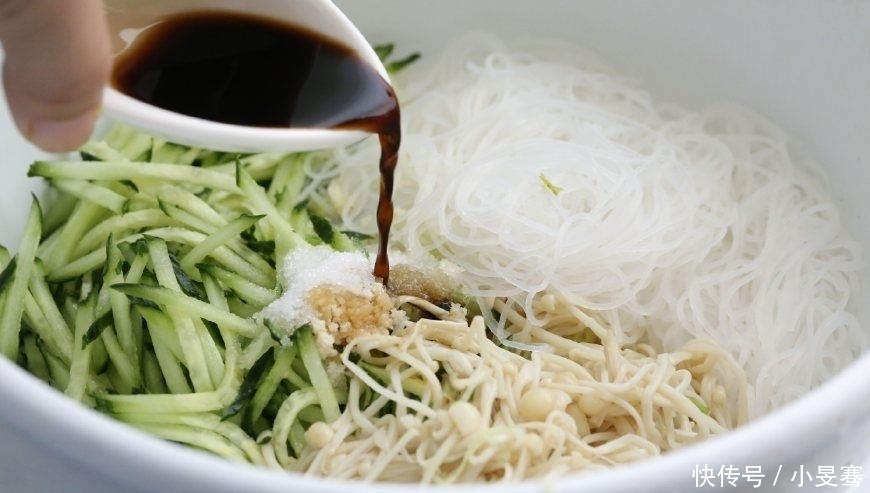 凉拌菜|夏天最爱这道凉拌菜,清脆爽口又下火,花2块钱就能做一大盘