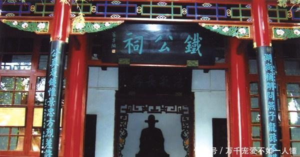 将军|城池将要被攻破,将军急中生智快把皇帝画像挂出来,敌人被吓退!