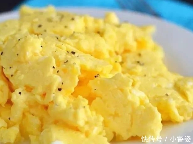 鸡蛋这么做,5分钟搞定,营养翻3倍,比蛋糕还绵软,孩子尝不够