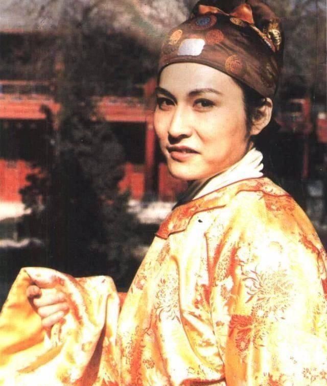 王熙凤|王熙凤究竟有没有出轨贾蓉?深知她底细的平儿,曾当众说出答案