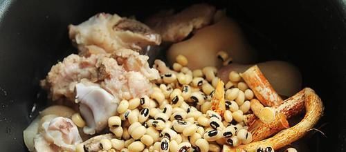 五指毛桃|天热雨水多,我家爱用这树根煲汤,健脾祛湿还解暑,不懂喝可惜了