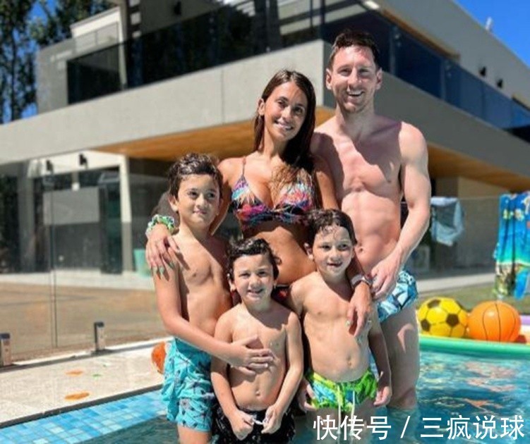 马黛|梅西与妻子泳池甜蜜嬉戏,安妞穿比基尼身材火辣,被球王拥入怀中